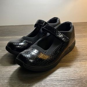 5 for $35 Sale: Drew Mary Jane, orthopedic flat shoes, woman’s size 10 (a91)